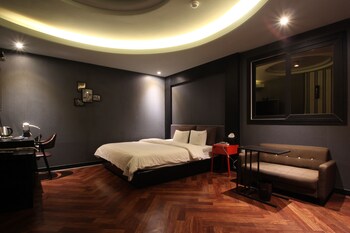 French Code Hotel 2*