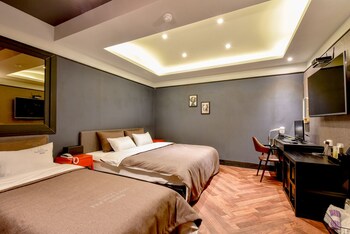 French Code Hotel 2*