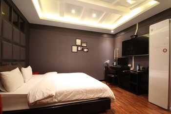 French Code Hotel 2*