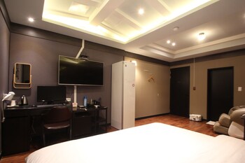 French Code Hotel 2*