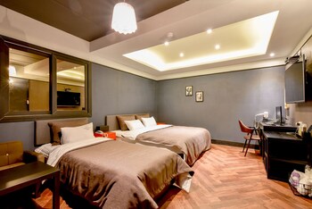 French Code Hotel 2*