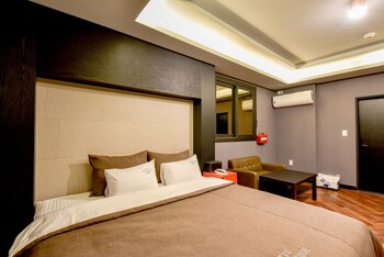 French Code Hotel 2*