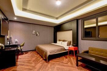 French Code Hotel 2*