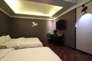 French Code Hotel 2*