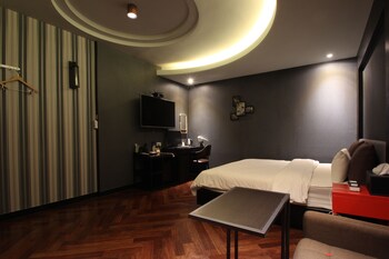 French Code Hotel 2*