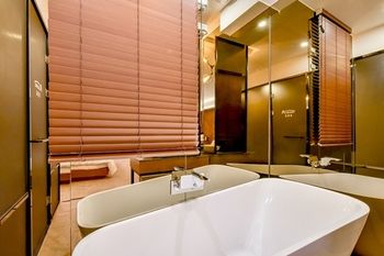 Masan Almond Hotel 3*
