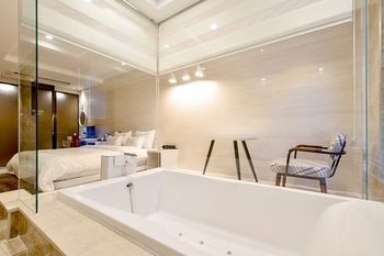 Masan Almond Hotel 3*