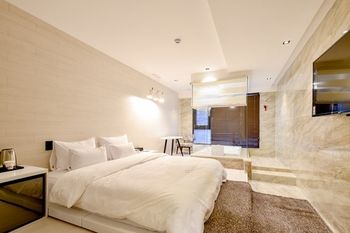 Masan Almond Hotel 3*