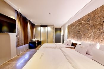 Masan Almond Hotel 3*