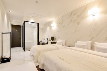 Masan Almond Hotel 3*