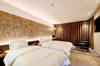 Masan Almond Hotel 3*