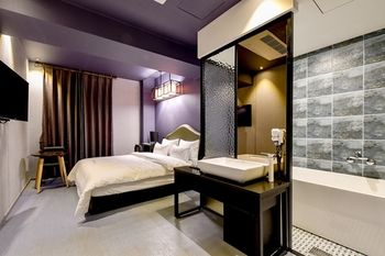 Masan Almond Hotel 3*