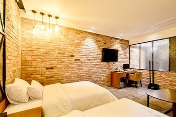 Masan Almond Hotel 3*