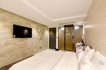 Masan Almond Hotel 3*