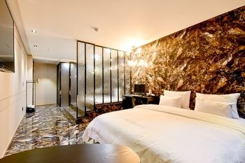 Masan Almond Hotel 3*