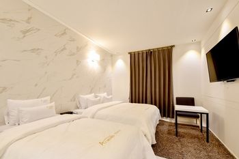 Masan Almond Hotel 3*