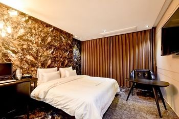 Masan Almond Hotel 3*