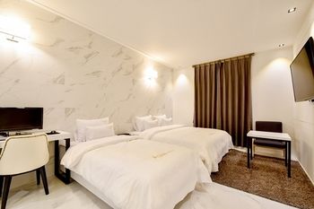 Masan Almond Hotel 3*