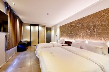 Masan Almond Hotel 3*