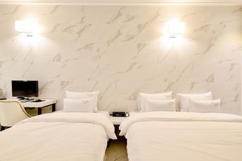 Masan Almond Hotel 3*