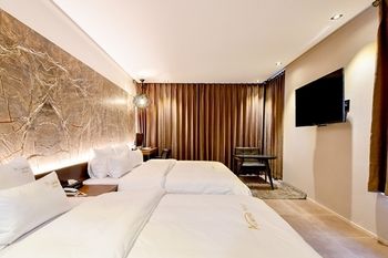 Masan Almond Hotel 3*