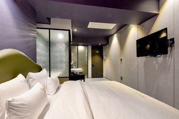 Masan Almond Hotel 3*