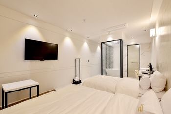 Masan Almond Hotel 3*
