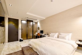 Masan Almond Hotel 3*