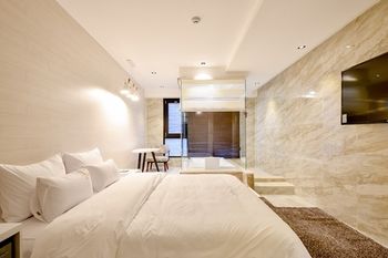 Masan Almond Hotel 3*