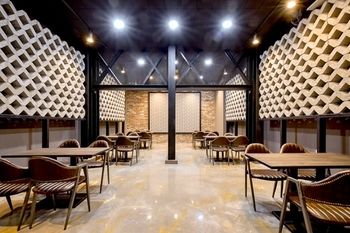 Masan Almond Hotel 3*