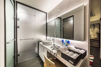 Suwon Saint Hotel 3*