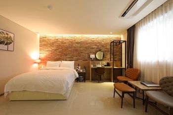 Suwon Saint Hotel 3*