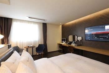 Suwon Saint Hotel 3*