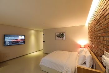 Suwon Saint Hotel 3*
