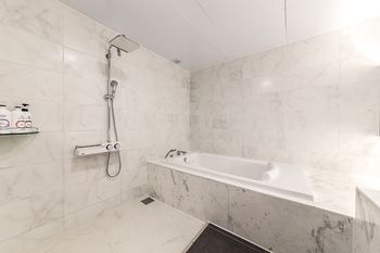 Suwon Saint Hotel 3*
