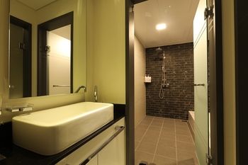 Suwon Saint Hotel 3*
