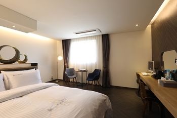 Suwon Saint Hotel 3*