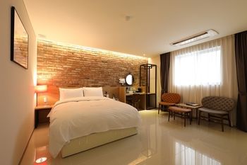 Suwon Saint Hotel 3*