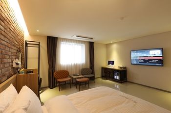 Suwon Saint Hotel 3*