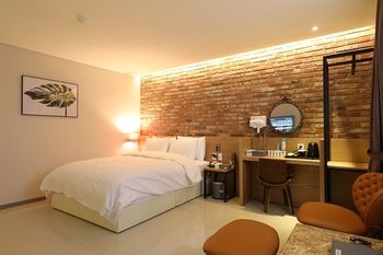 Suwon Saint Hotel 3*