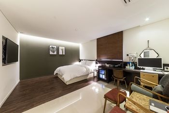 Suwon Saint Hotel 3*