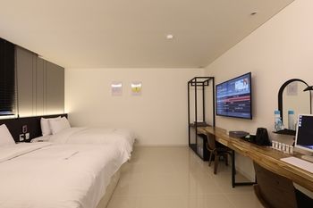Suwon Saint Hotel 3*