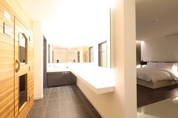 Suwon Saint Hotel 3*