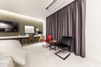 Suwon Saint Hotel 3*