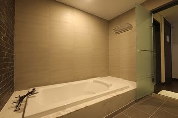 Suwon Saint Hotel 3*