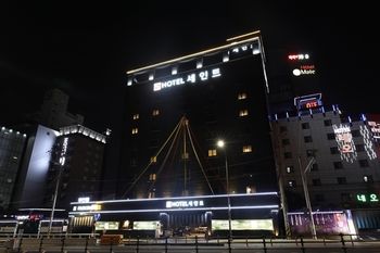 Suwon Saint Hotel 3*