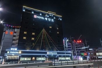 Suwon Saint Hotel 3*