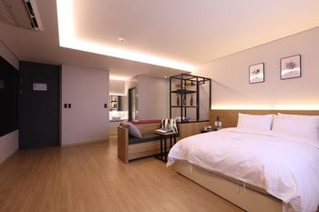 Suwon Saint Hotel 3*