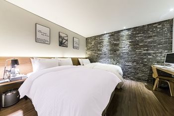 Suwon Saint Hotel 3*