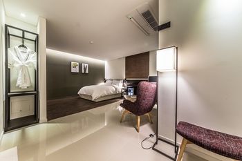 Suwon Saint Hotel 3*